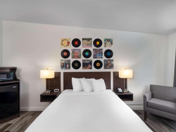 Hillside Crossing Nashville a Ramada by Wyndham : photo 3 de la chambre chambre lit queen-size - non-fumeurs