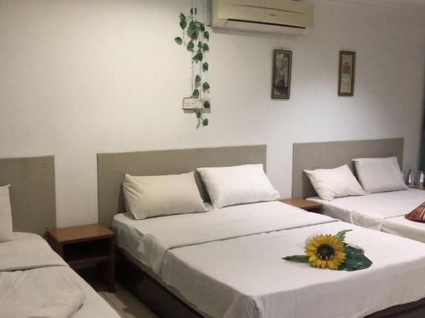 Kapit Hotel : photo 2 de la chambre chambre familiale (5 adultes)