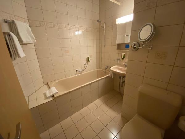 Hotel Toscana : photo 2 de la chambre chambre triple standard avec climatisation - mansardée