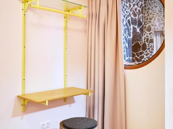 Hotel Not Hotel Rotterdam : photo 6 de la chambre hébergement coucou - rez-de-chaussée