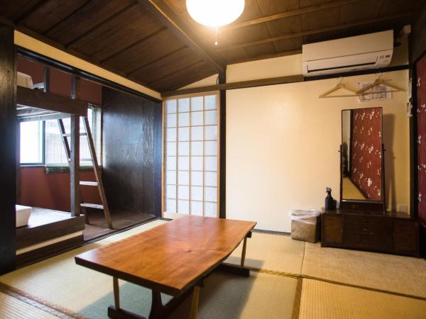 Osaka Guest House U-En : photo 3 de la chambre chambre lits jumeaux spacieuse