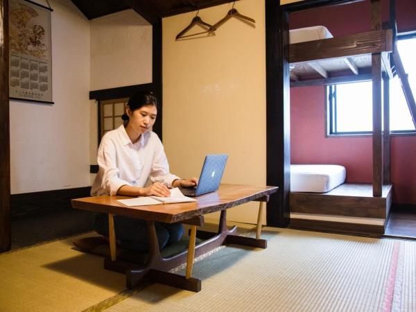 Osaka Guest House U-En : photo 4 de la chambre chambre lits jumeaux spacieuse