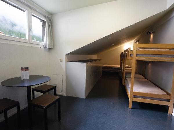 Zermatt Youth Hostel : photo 2 de la chambre lit dans dortoir de 8 lits 