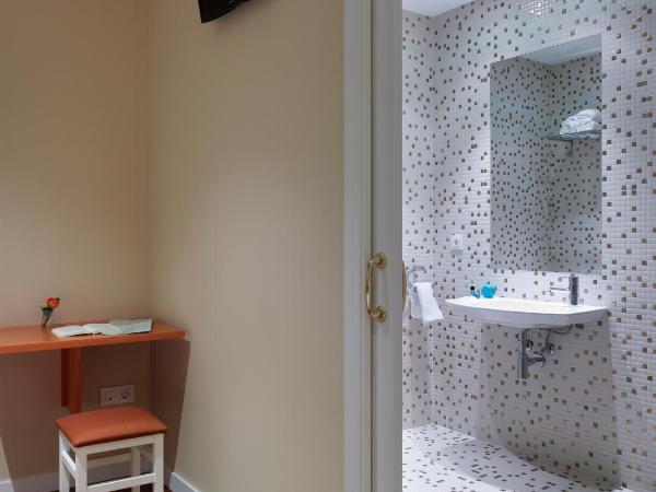 Hotel Montes : photo 3 de la chambre chambre lits jumeaux standard