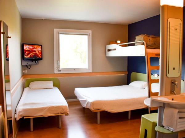 ibis budget Rodez : photo 1 de la chambre chambre familiale