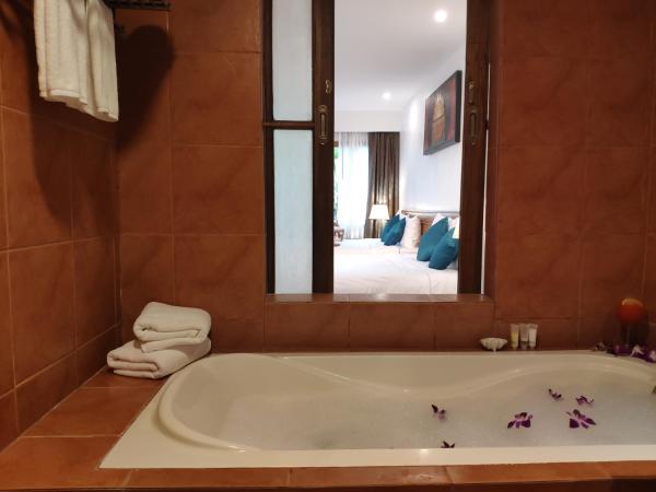 Seaview Resort Khao Lak - SHA Plus : photo 5 de la chambre chambre double ou lits jumeaux deluxe – vue sur jardin