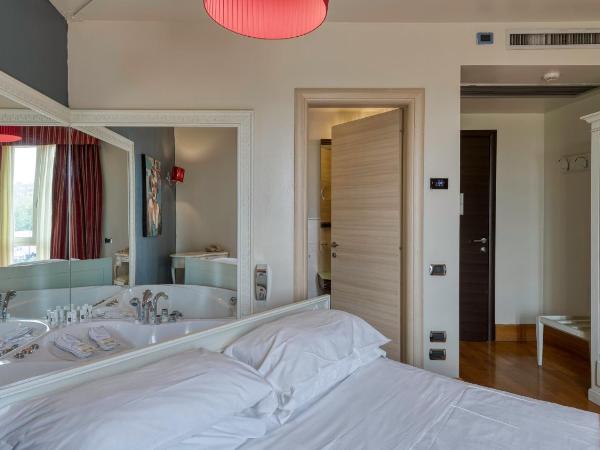Hotel Fiera Di Brescia : photo 6 de la chambre chambre double avec baignoire spa
