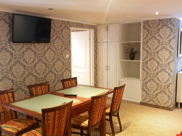 B&B La Fontaine : photo 6 de la chambre appartement 4 chambres - vue sur place du marché principale