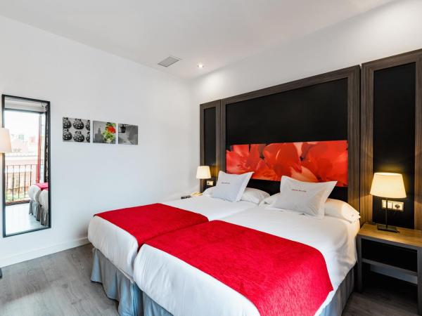 Hotel Sevilla : photo 4 de la chambre chambre lits jumeaux avec balcon