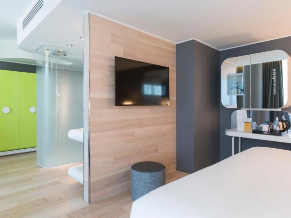 voco Milan-Fiere, an IHG Hotel : photo 6 de la chambre chambre king premium avec vue sur ville