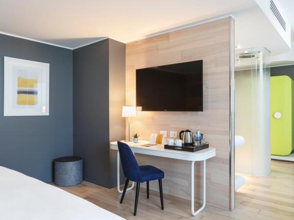 voco Milan-Fiere, an IHG Hotel : photo 10 de la chambre chambre king premium avec vue sur ville