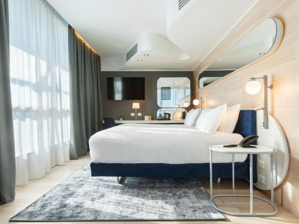 voco Milan-Fiere, an IHG Hotel : photo 1 de la chambre chambre d'angle premium avec lit king-size - vue sur ville