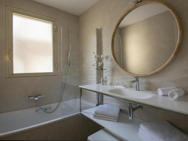 Hotel Chambord : photo 10 de la chambre chambre double deluxe avec douche