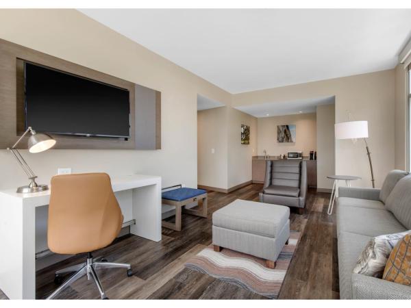 Cambria Hotel Nashville Airport : photo 8 de la chambre suite lit king-size – non-fumeurs