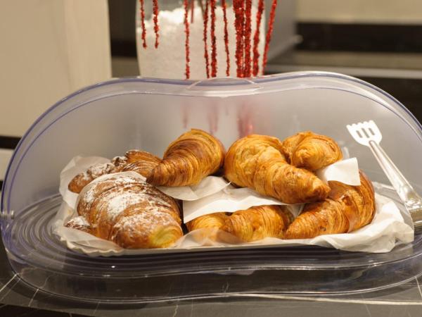 Amaris : photo 5 de la chambre chambre double avec salle de bains privative