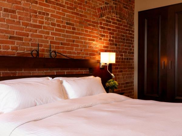 Auberge du Vieux Port by Gray Collection : photo 3 de la chambre chambre lit king-size deluxe - côté fleuve saint-laurent