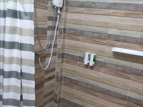 Lanta Fa Rung Beach Resort : photo 8 de la chambre bungalow standard avec climatisation - vue sur jardin