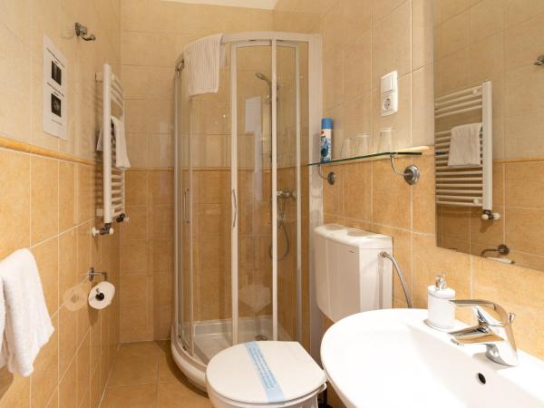 Budapest Panorama Central : photo 4 de la chambre standard triple room - annex building