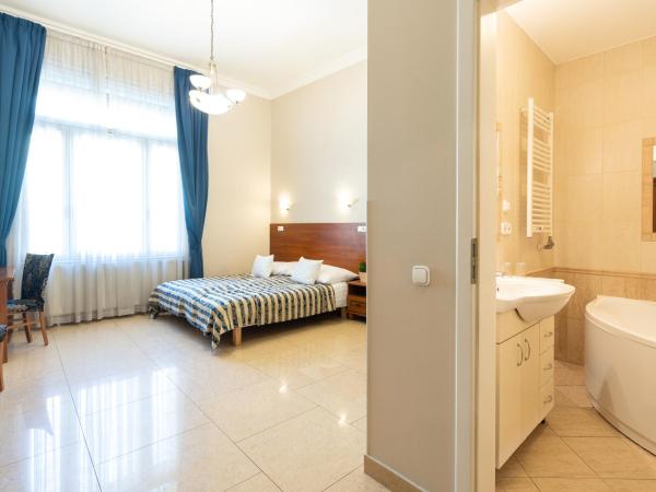 Budapest Panorama Central : photo 3 de la chambre chambre double supérieure avec baignoire spa