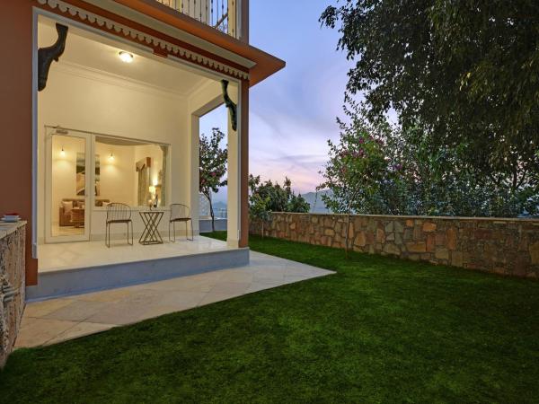 Fateh Garh Resort by Fateh Collection : photo 4 de la chambre chambre lit king-size - vue sur piscine