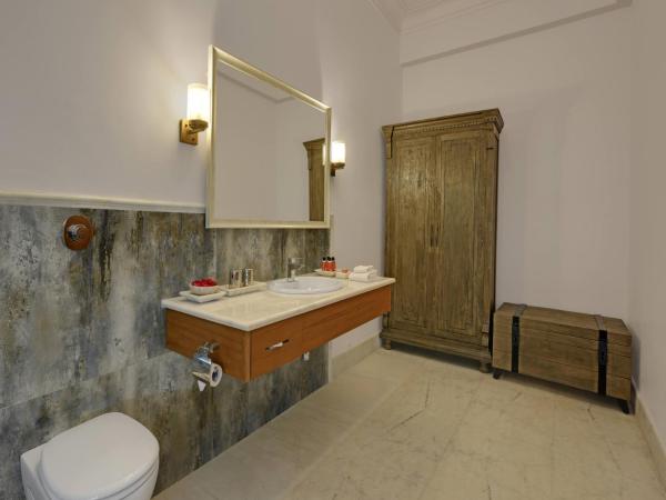 Fateh Garh Resort by Fateh Collection : photo 7 de la chambre chambre lit king-size avec balcon