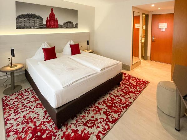 Ramada by Wyndham Dresden : photo 3 de la chambre chambre standard lit queen-size