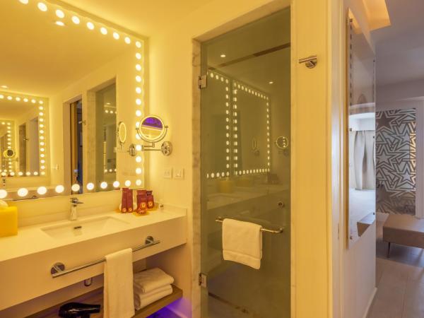 Planet Hollywood Cancun, An Autograph Collection All-Inclusive Resort : photo 2 de la chambre suite entourage