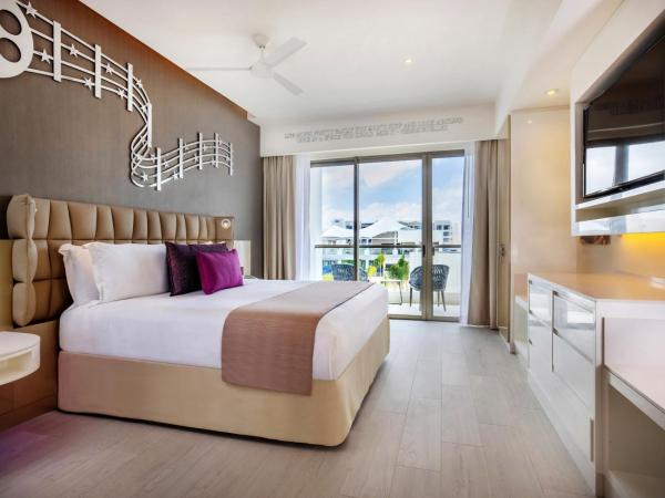 Planet Hollywood Cancun, An Autograph Collection All-Inclusive Resort : photo 1 de la chambre suite entourage