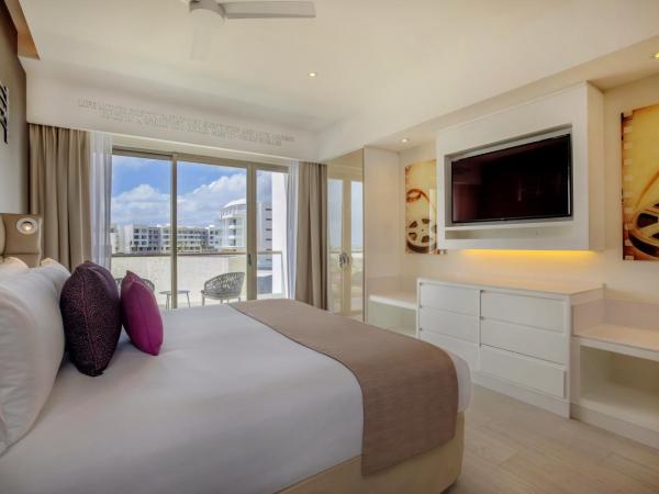 Planet Hollywood Cancun, An Autograph Collection All-Inclusive Resort : photo 9 de la chambre suite entourage