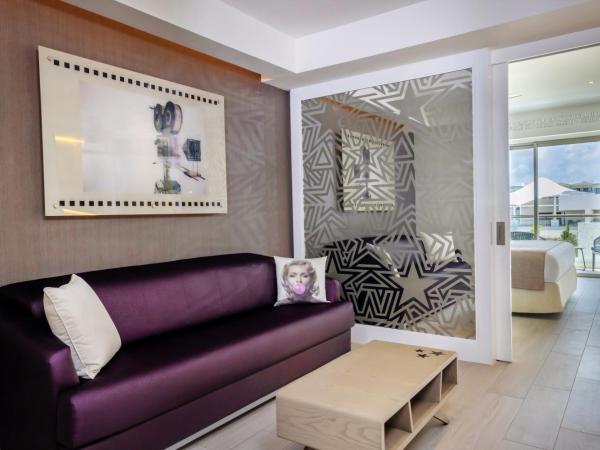 Planet Hollywood Cancun, An Autograph Collection All-Inclusive Resort : photo 3 de la chambre suite entourage
