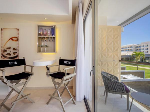 Planet Hollywood Cancun, An Autograph Collection All-Inclusive Resort : photo 5 de la chambre suite junior star class