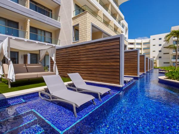 Planet Hollywood Cancun, An Autograph Collection All-Inclusive Resort : photo 7 de la chambre suite junior star class avec accès direct à la piscine