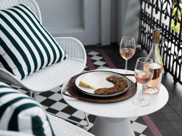 Hotel Challis Potts Point : photo 9 de la chambre chambre lit king-size avec balcon