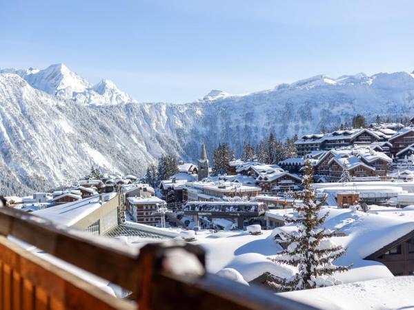 Grand Hôtel Courchevel 1850 : photo 10 de la chambre chambre confort avec balcon - vue sur pistes ou vallée