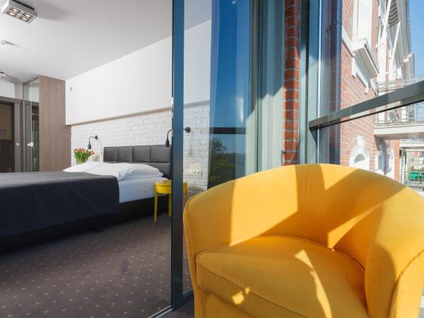 Hotel Czarna Róża : photo 8 de la chambre chambre double deluxe - vue sur rivière