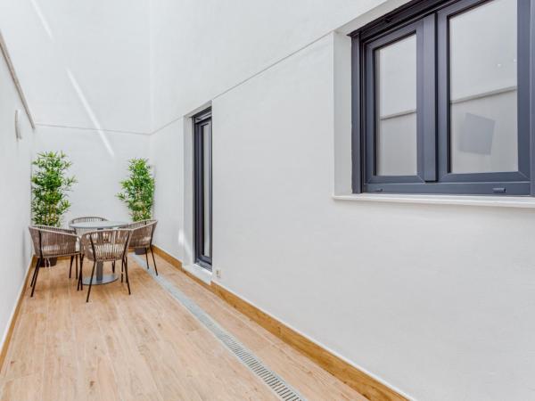 limehome Málaga Calle Ancha del Carmen - Digital Access : photo 10 de la chambre one-bedroom apartment with terrace - disability access