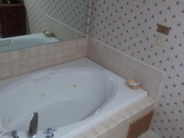Sunrise Inn : photo 6 de la chambre suite de luxe avec baignoire spa