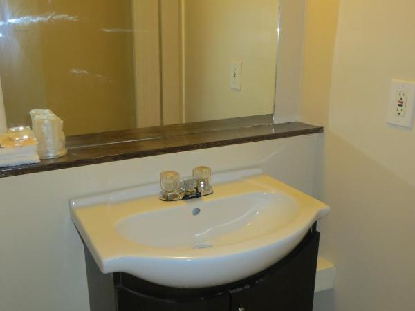 Nice Inn Edmonton : photo 4 de la chambre suite lit queen-size – non-fumeurs