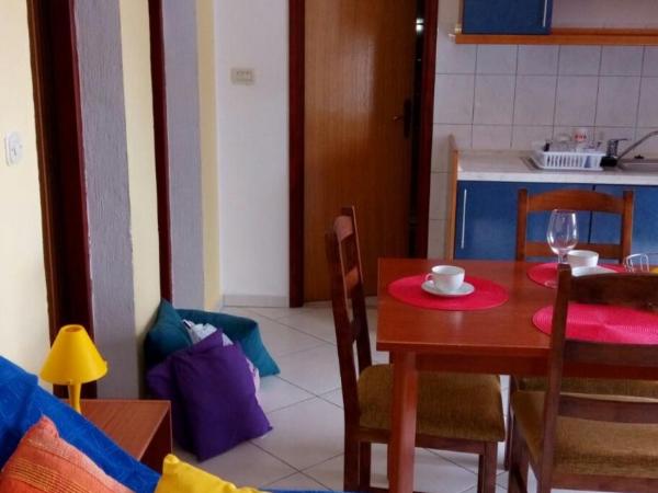 Apartments Lucija : photo 4 de la chambre appartement 2 chambres avec balcon