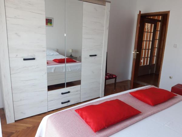 Apartments Lucija : photo 9 de la chambre appartement 3 chambres - vue sur mer