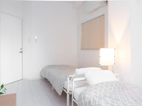 Casa Blanca Guesthouse : photo 4 de la chambre chambre lits jumeaux avec salle de bains commune