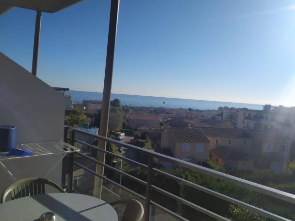 Thalazur Antibes - Rsidence & Spa : photo 7 de la chambre studio - vue latrale sur mer