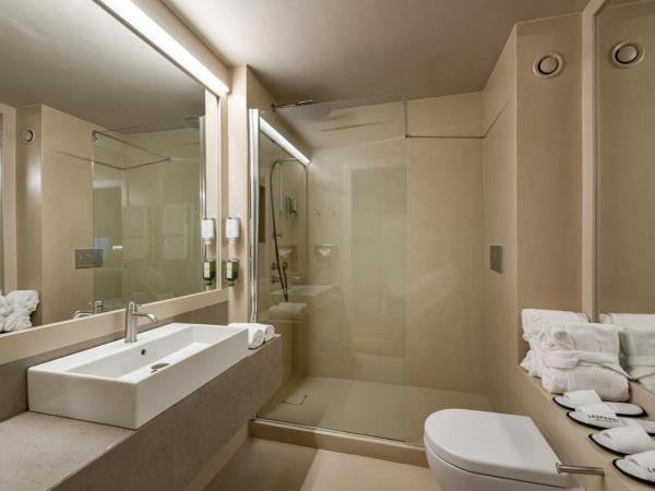 Hotel Leopardi : photo 3 de la chambre suite junior avec douche