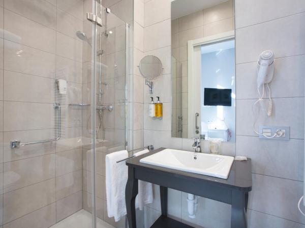 Legazpi Doce Rooms & Suites : photo 7 de la chambre chambre double ou lits jumeaux avec balcon