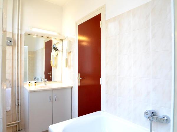 Hôtel d’Angleterre Grenoble Hyper-Centre : photo 2 de la chambre chambre familiale supérieure