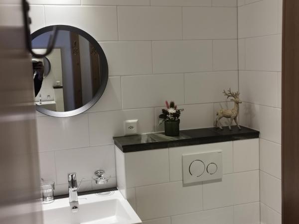 SPANNORT family home with common kitchen and self check-in : photo 7 de la chambre chambre double ou lits jumeaux avec balcon