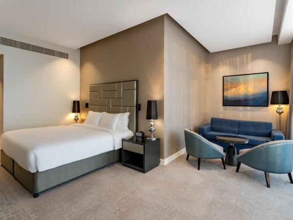 Radisson Dubai Damac Hills : photo 5 de la chambre chambre premium avec balcon