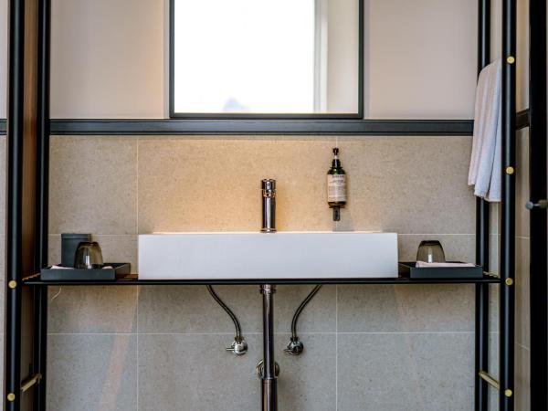 FORM Hotel Al Jadaf, Dubai, a Member of Design Hotels : photo 9 de la chambre chambre lit queen-size cosy - vue sur ville