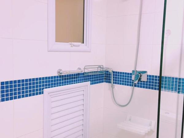 Hotel Amália : photo 3 de la chambre chambre familiale adaptée aux personnes à mobilité réduite