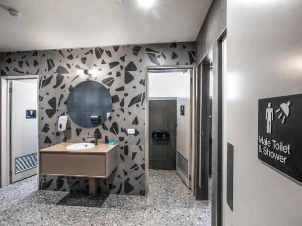 Royal Hotel by Nightcap Social : photo 4 de la chambre chambre double standard avec salle de bains commune